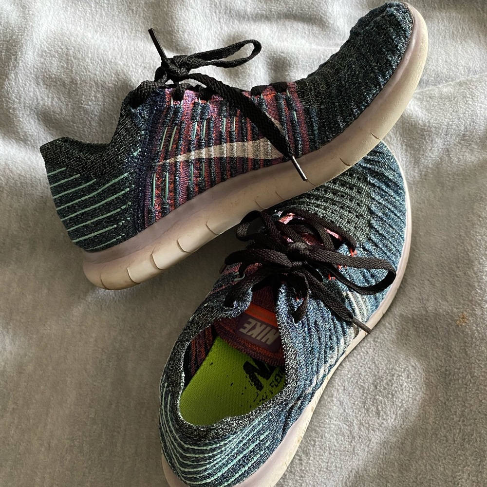 Nike free run flyknits